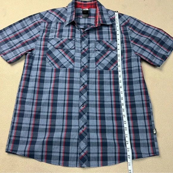THE NORTH FACE Shirt Mens Medium Red Blue Plaid Short Sleeve Snap Front Hiking - Picture 2 of 9